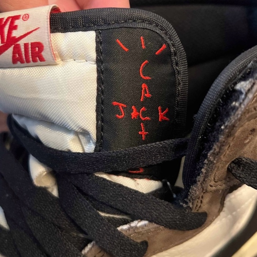 Travis Scott Jordan 1 High Authentic - image 1